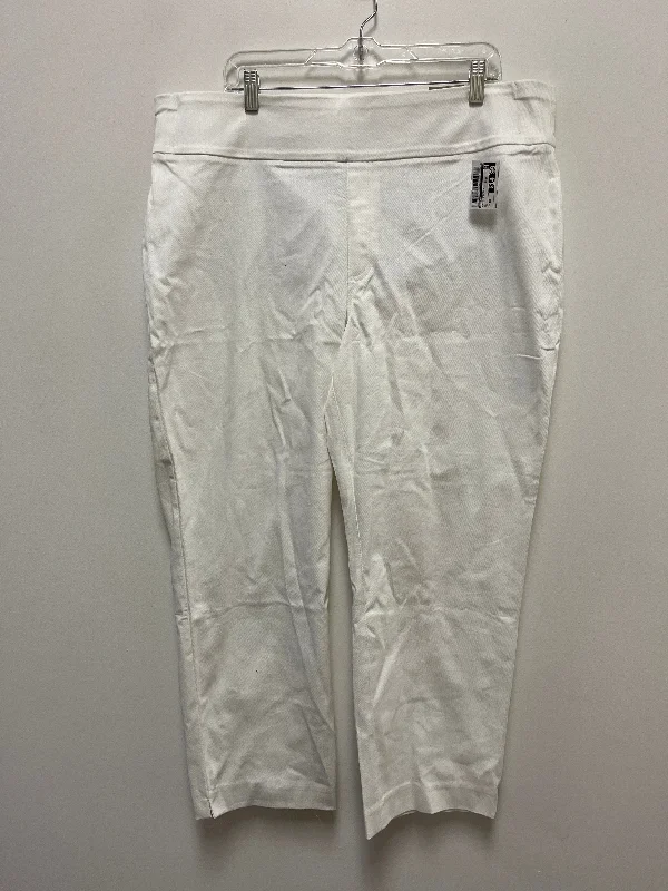 Retro bell-bottom pants for 70s-inspired fashion -Pants Cropped By Chicos In White, Size: 18