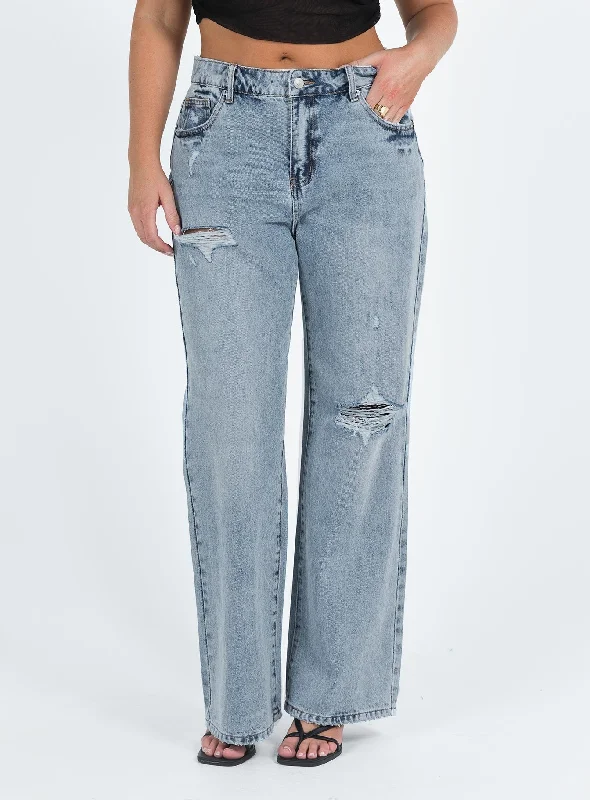 Capri Jeans for Beach Style -Corrina Jeans Mid Wash Denim