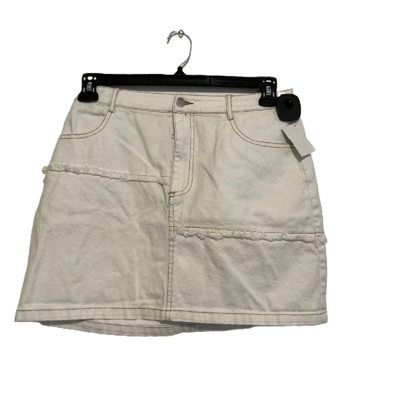 Cute denim skirts for youthful cool -Skirt Mini & Short By Le Lis In White, Size: L