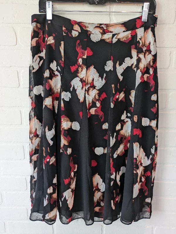 Classic black maxi skirts for versatility -Skirt Midi By White House Black Market In Black Floral, Size: 10