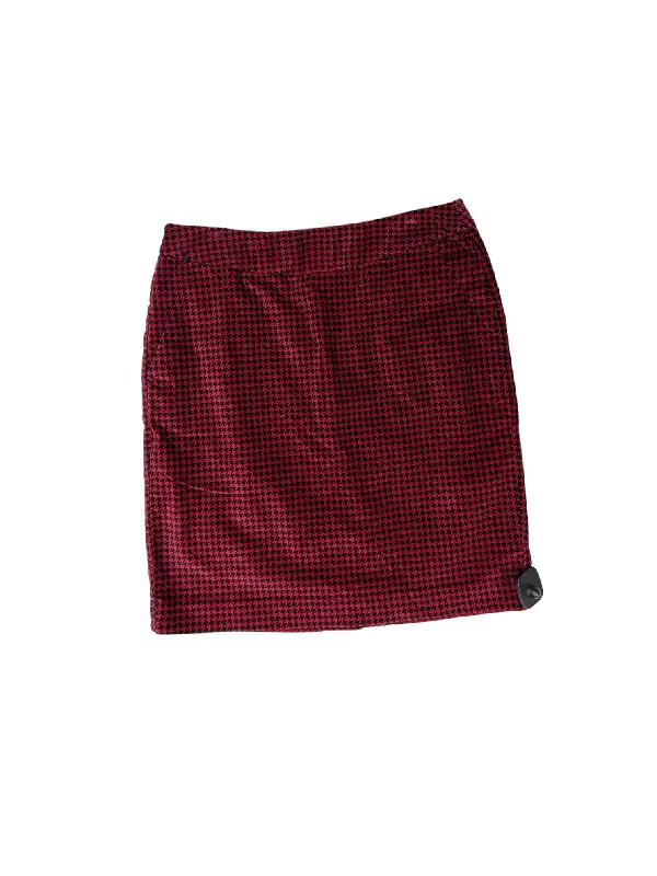 Patterned skirts with geometric print edge -Skirt Midi By L.l. Bean In Black & Red, Size: 10