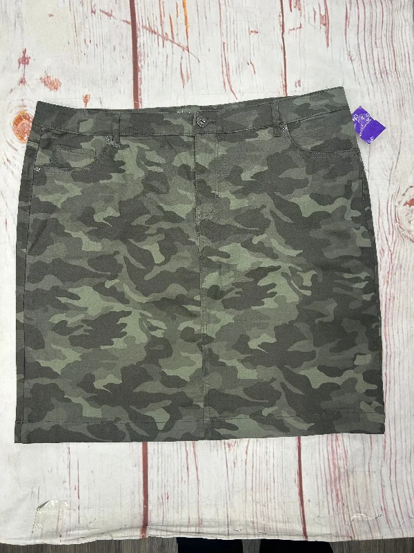 Cute mini skirts for trendy casual outings -Skirt Mini & Short By Style And Company In Camoflauge, Size: 18