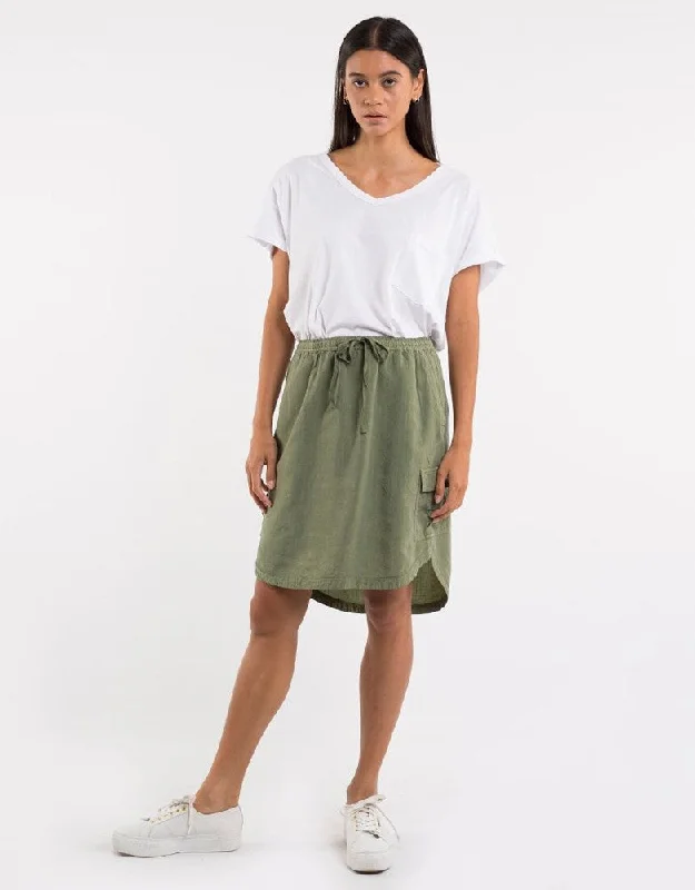 Bold floral skirts for vibrant spring fashion -Foxwood Upstate Cargo Skirt Khaki