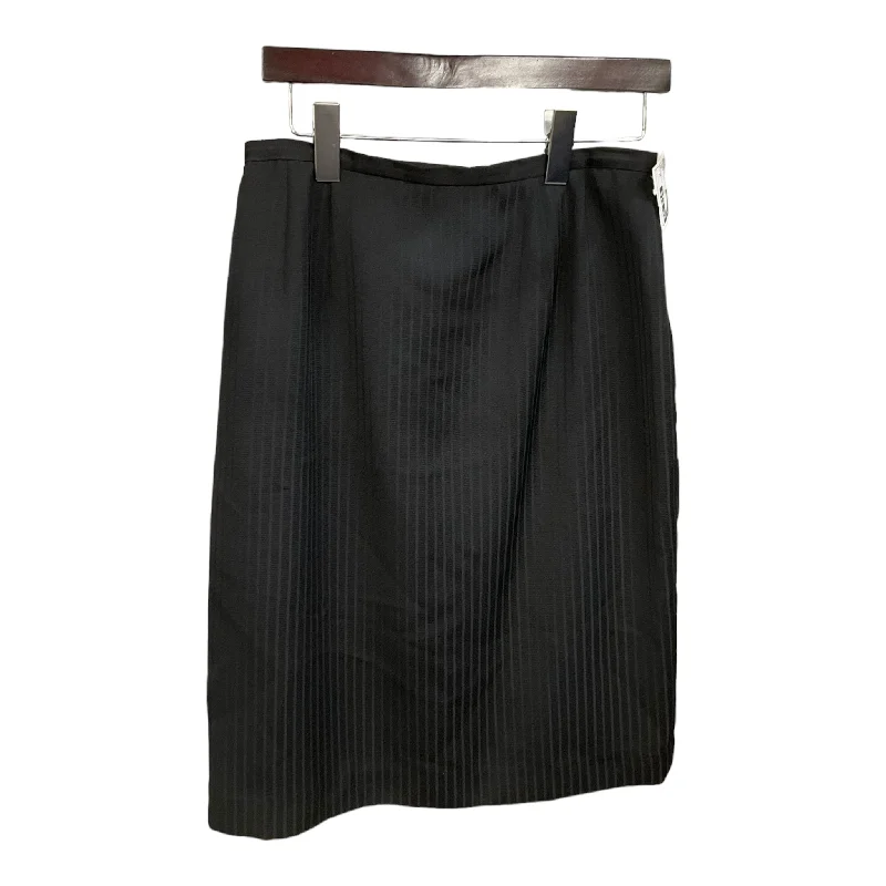 Flowy skirts for effortless beach cover-ups -Skirt Midi By Harve Bernard In Black, Size: 10