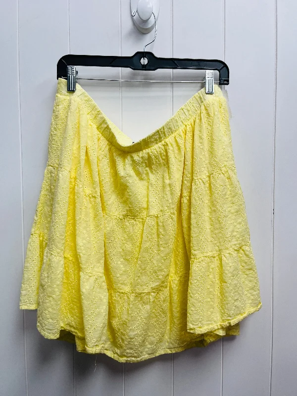 Affordable skirts with trendy slit details -Skirt Mini & Short By Wild Fable In Yellow, Size: Xxl